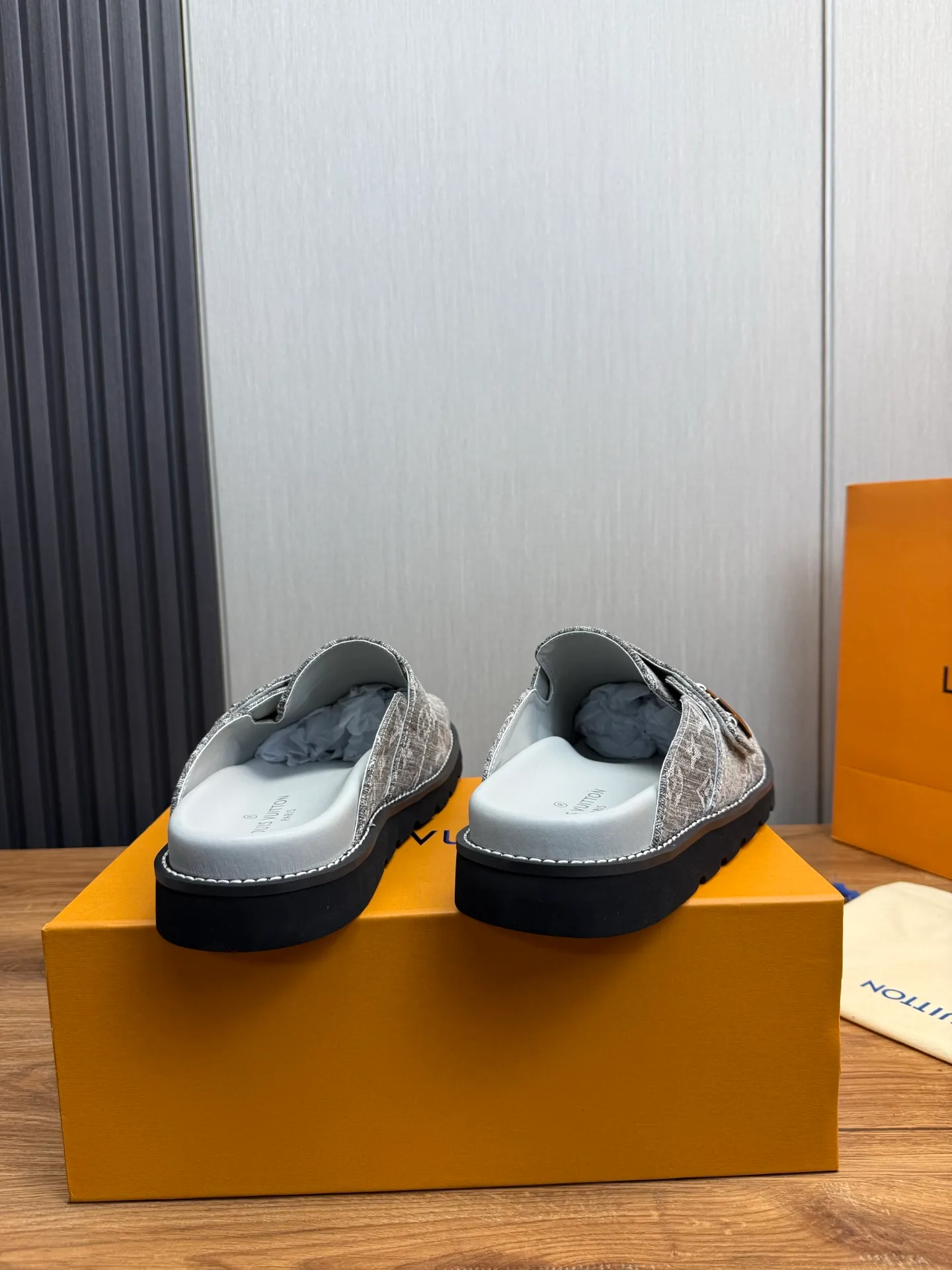 Men's shoes 💰420💰 Lv. hot selling men's slippers 🔥 🩴Official website one to one production 38-45 sizes 45 46 🉑️Customized!